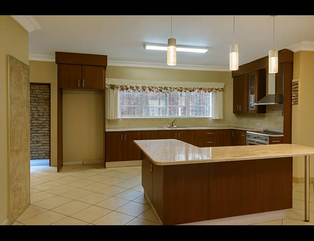 4 bed property to rent in ELDORAIGNE